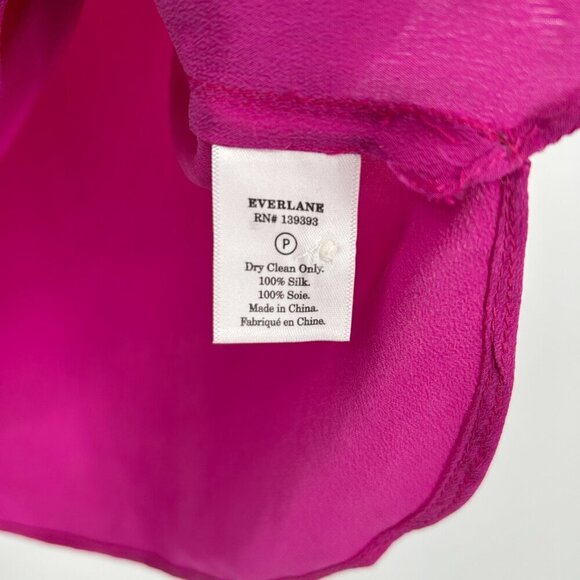 EVERLANE *Flawed* Cranberry Pink 100% Silk Sleeveless Lightweight Blouse Top 6 - Picture 5 of 6